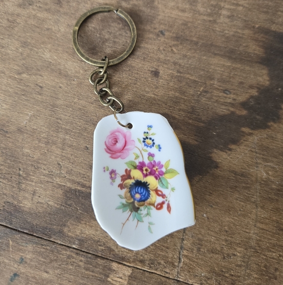 Vintage Floral Porcelain Keychain Brass Ring - Picture 2 of 3